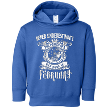 Mens Never underestimate born in February Distressed T-Shirt