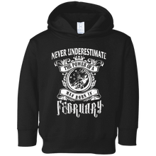 Mens Never underestimate born in February Distressed T-Shirt