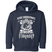 Mens Never underestimate born in February Distressed T-Shirt